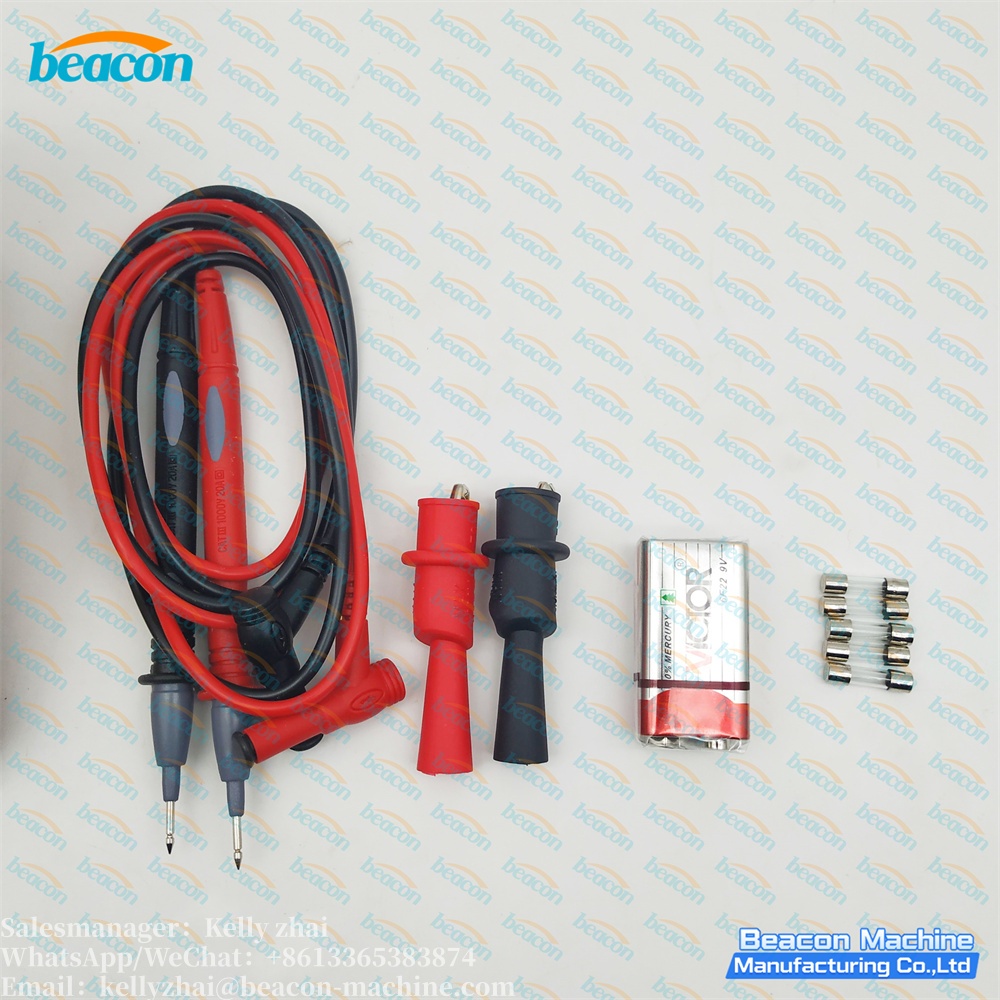 Multímetro portátil de alta precisión y rango manual, con pantalla digital y resistencia a la corrosión por condensadores.